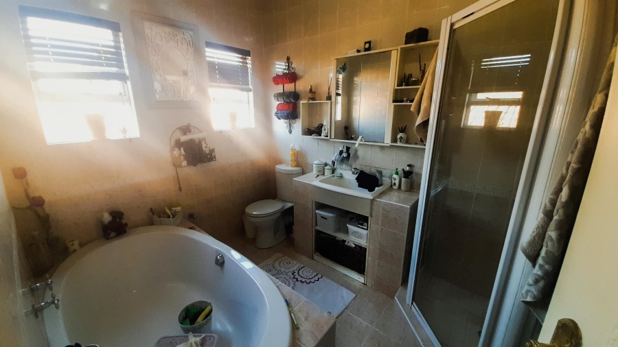 4 Bedroom Property for Sale in Melodie North West